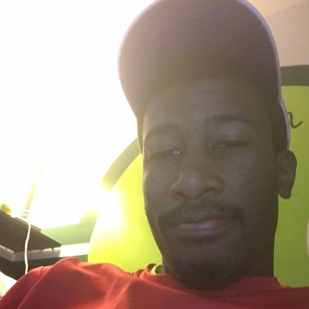 Hi there I’m Derrick, a content creator by trade.